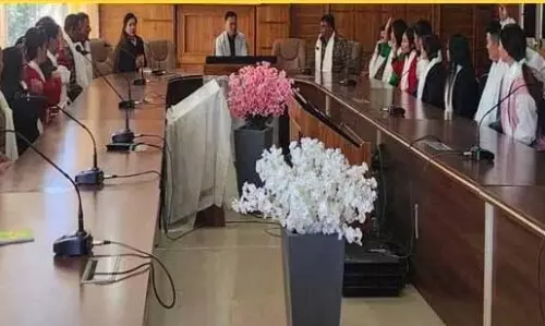 Arunachal: तीर्थयात्रियों ने डीसी तवांग से बातचीत की Arunachal: तीर्थयात्रियों ने डीसी तवांग से बातचीत की