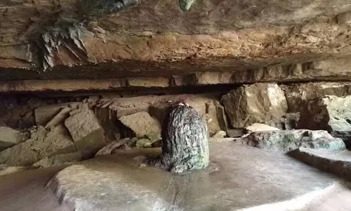 Meghalaya : मावजिम्बुइन गुफा विवाद के बीच हिंदू समूह से राज्य की भूमि परंपराओं का सम्मान करने की अपील Meghalaya : मावजिम्बुइन गुफा विवाद के बीच हिंदू समूह से राज्य की भूमि परंपराओं का सम्मान करने की अपील