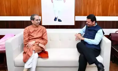 विधानसभा चुनाव के बाद पहली बार मुख्यमंत्री देवेंद्र फडणवीस और उद्धव ठाकरे की मुलाकात विधानसभा चुनाव के बाद पहली बार मुख्यमंत्री देवेंद्र फडणवीस और उद्धव ठाकरे की मुलाकात