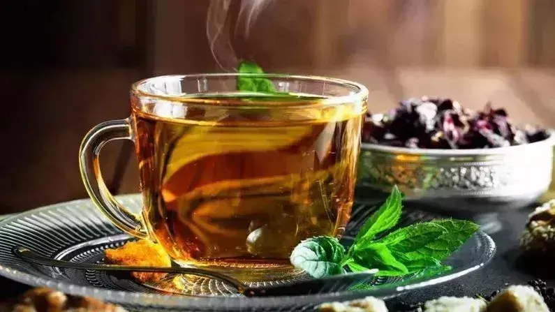 Lifestyle: वेट लॉस के लिए दो बेहद ही पॉपुलर ड्रिंक हैं, ग्रीन टी और अदरक की चाय Lifestyle: वेट लॉस के लिए दो बेहद ही पॉपुलर ड्रिंक हैं, ग्रीन टी और अदरक की चाय