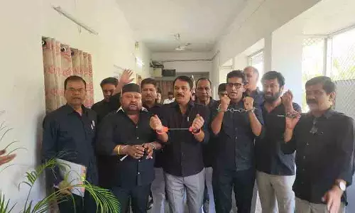 लागाचेरला को हथकड़ी लगाने के मुद्दे पर BRS के विरोध के बाद तेलंगाना विधानसभा स्थगित
