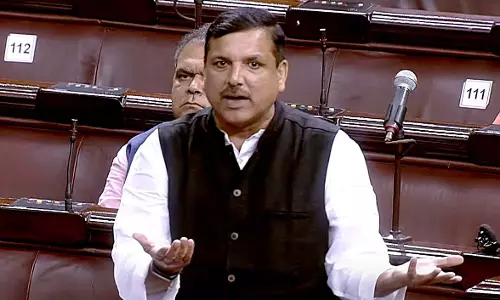 BIG BREAKING: संजय सिंह ने राज्यसभा पर किया जोरदार हंगामा, कहा- ED-CBI दे दो, सबको जेल भेज दूंगा