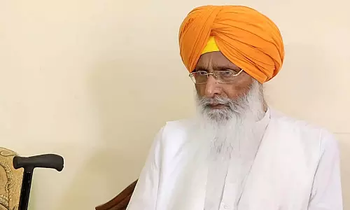 Akali leader सुखदेव ढींढसा ने तन्खा पूरा करने के बाद अकाल तख्त का दौरा किया Akali leader सुखदेव ढींढसा ने तन्खा पूरा करने के बाद अकाल तख्त का दौरा किया
