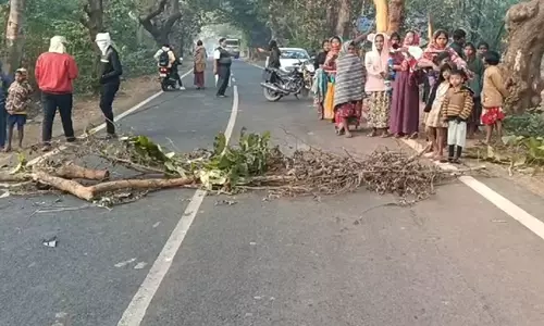 Balasore: बाइक दुर्घटना में युवक की मौत, स्थानीय लोगों ने किया विरोध प्रदर्शन