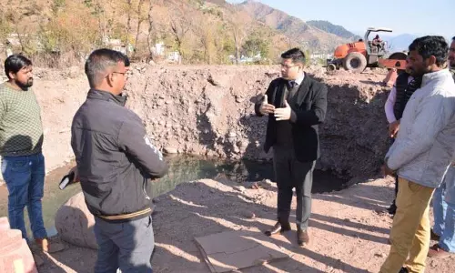 DC पुंछ ने राष्ट्रीय राजमार्ग निर्माण कार्य का निरीक्षण किया