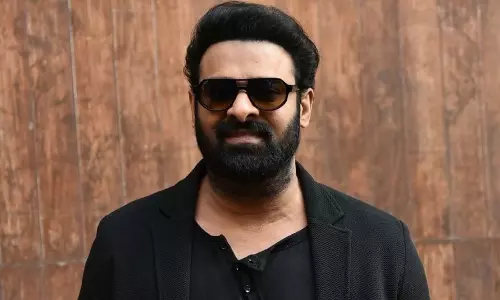 फिल्म की शूटिंग के दौरान Prabhas के टखने में लगी चोट फिल्म की शूटिंग के दौरान Prabhas के टखने में लगी चोट