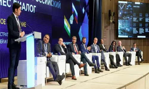 Moscow में भारत-रूस वार्ता में 700 से अधिक व्यापारिक नेता शामिल हुए Moscow में भारत-रूस वार्ता में 700 से अधिक व्यापारिक नेता शामिल हुए