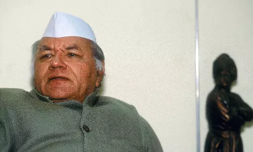Jaipur: विधानसभा में पूर्व मुख्‍यमंत्री स्व. हरिदेव जोशी को पुष्पांजलि