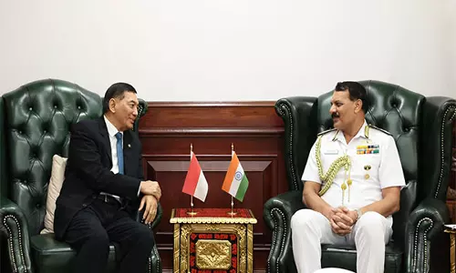 एडमिरल दिनेश त्रिपाठी और Indonesia के रक्षा मंत्री ने बढ़ते रक्षा संबंधों पर की चर्चा एडमिरल दिनेश त्रिपाठी और Indonesia के रक्षा मंत्री ने बढ़ते रक्षा संबंधों पर की चर्चा