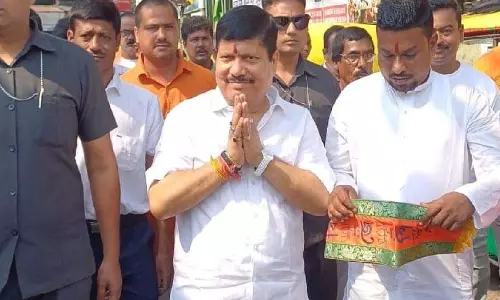 WB: भाजपा के अर्जुन ने बांग्लादेशी वकील रवींद्र से मुलाकात की