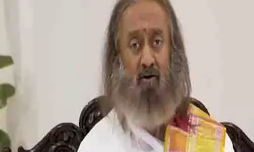 यह लोकतंत्र को कमजोर नहीं करता, बल्कि उसे मजबूत करता है: Sri Sri Ravi Shankar यह लोकतंत्र को कमजोर नहीं करता, बल्कि उसे मजबूत करता है: Sri Sri Ravi Shankar