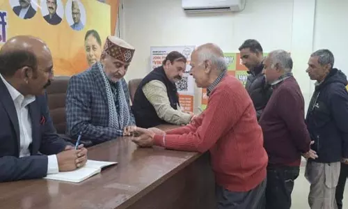 Jammu: शाम शर्मा-मोहन लाल भगत ने लगाया जनता दरबार Jammu: शाम शर्मा-मोहन लाल भगत ने लगाया जनता दरबार