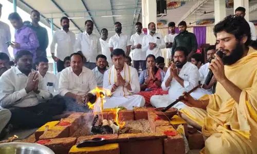BRS ने वेमुलावाड़ा मंदिर में शांति होम किया