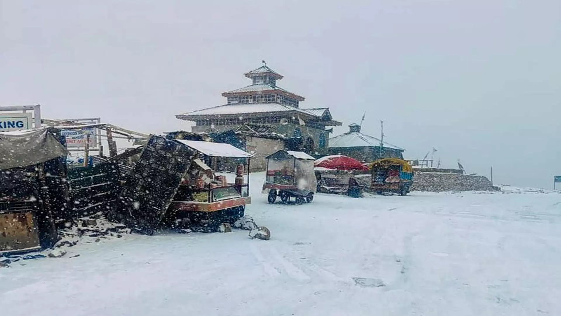 Kashmir अब भी भीषण ठंड की चपेट में