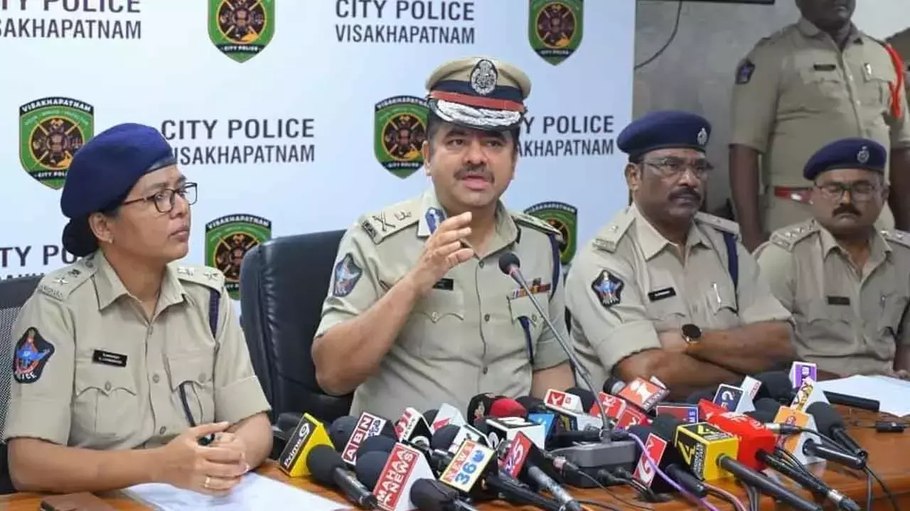 Visakhapatnam: पुलिस ने नवंबर में संपत्ति अपराध के 73 मामले पकड़े