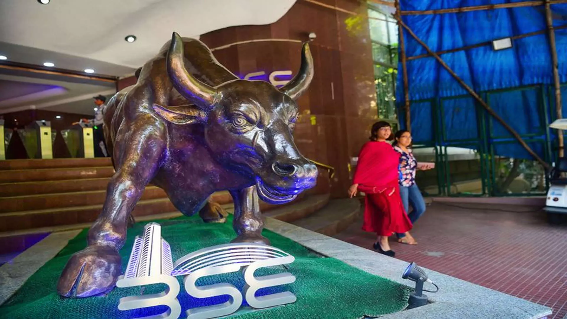 Sensex and Nifty में तीसरे कारोबारी सत्र में भी गिरावट जारी रही