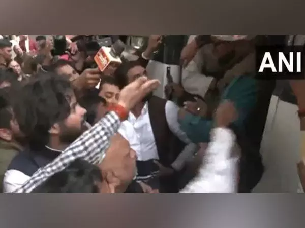 यूपी कांग्रेस प्रमुख Ajay Rai को राज्य सरकार के खिलाफ प्रदर्शन करने पर हिरासत में लिया गया