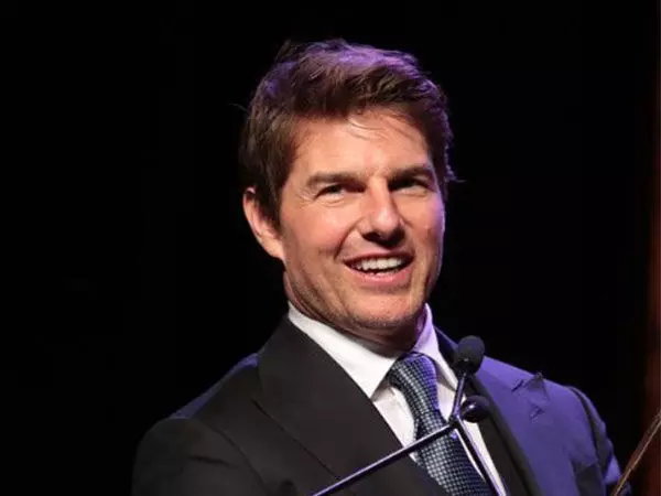 Tom Cruise को अमेरिकी नौसेना का सर्वोच्च नागरिक सम्मान दिया गया