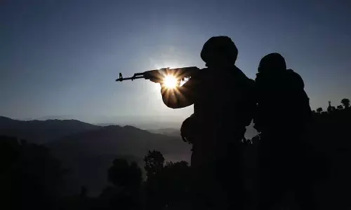 GOC 16 कोर ने एलओसी पर परिचालन तैयारियों की समीक्षा की GOC 16 कोर ने एलओसी पर परिचालन तैयारियों की समीक्षा की