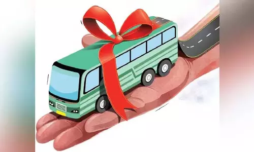 Tamil Nadu के कलवरायण हिल्स में आदिवासी बच्चों की शिक्षा में सहायता के लिए माइक्रो वैन