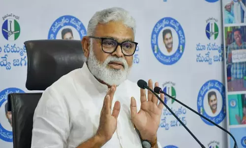 Andhra: अंबाती रामबाबू ने निष्क्रियता के खिलाफ विरोध प्रदर्शन किया Andhra: अंबाती रामबाबू ने निष्क्रियता के खिलाफ विरोध प्रदर्शन किया