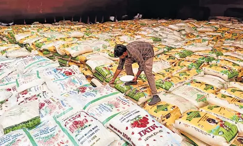 Andhra: वेयरहाउस सिस्टम से तस्करी का खुलासा Andhra: वेयरहाउस सिस्टम से तस्करी का खुलासा