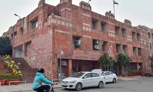 JNU छात्रों ने मोदी पर प्रतिबंधित बीबीसी डॉक्यूमेंट्री दिखाई