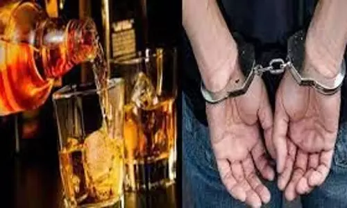 Bihar News: देसी शराब के साथ दो तस्कर गिरफ्तार Bihar News: देसी शराब के साथ दो तस्कर गिरफ्तार