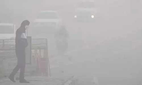 Delhi-NCR में लगातार तीसरे दिन भी धुंध की मार, ठंड ने जकड़ा क्षेत्र