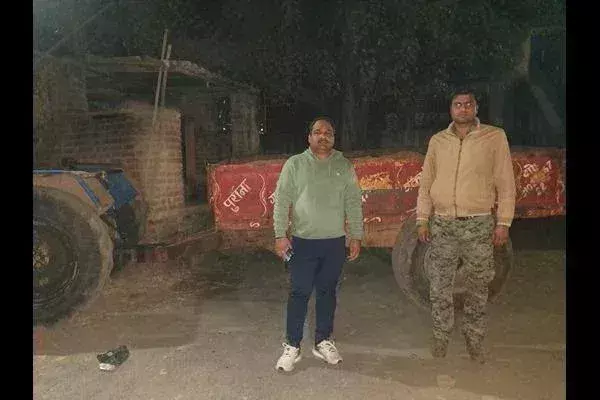 पलामू : अवैध खनन के खिलाफ कार्रवाई, बालू, छरी व मोरम लदे छह ट्रैक्टर और दो हाइवा ज़ब्त पलामू : अवैध खनन के खिलाफ कार्रवाई, बालू, छरी व मोरम लदे छह ट्रैक्टर और दो हाइवा ज़ब्त