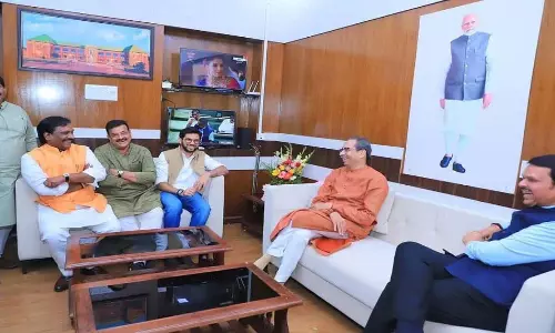 दादा की अनुपस्थिति, ठाकरे का आगमन और फडणवीस की बैठक: अधिवेशन में क्या हुआ?