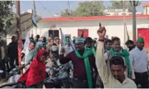 Lucknow: किसान आंदोलन नेताओं की रिहाई की मांग को लेकर किसानों ने किया हंगामा