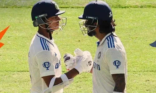 3rd Test: खराब रोशनी के कारण 275 रन के लक्ष्य का पीछा करते हुए भारत का स्कोर 8/0 3rd Test: खराब रोशनी के कारण 275 रन के लक्ष्य का पीछा करते हुए भारत का स्कोर 8/0