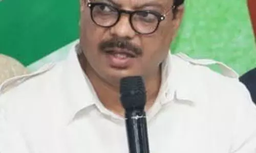 मध्य प्रदेश विधानसभा में कांग्रेस विधायक केतली लेकर पहुंचे मध्य प्रदेश विधानसभा में कांग्रेस विधायक केतली लेकर पहुंचे