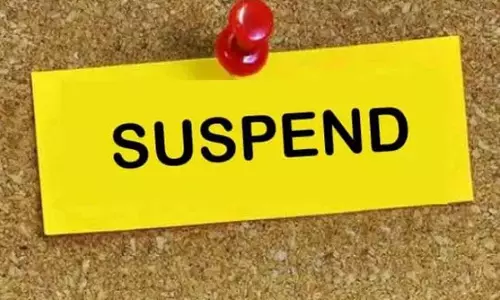 प्रधान पाठक से भिड़ गई महिला टीचर, सस्पेंड