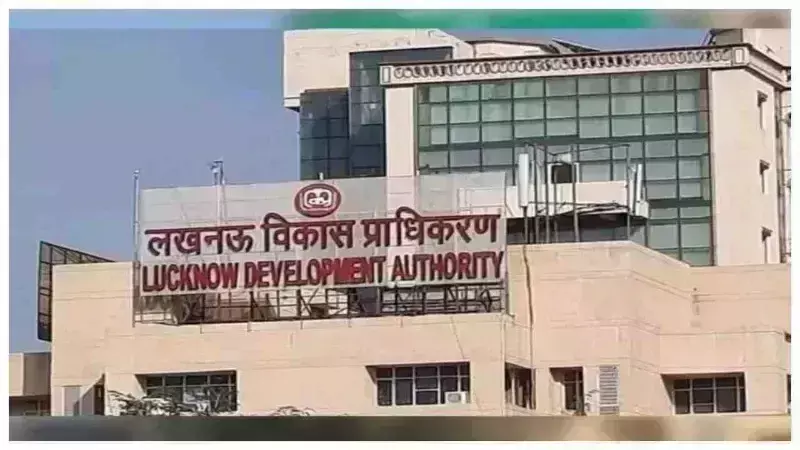 Mathura: एलडीए के इंजीनियर ने काली कमाई से बनाया आलिशान बंगला Mathura: एलडीए के इंजीनियर ने काली कमाई से बनाया आलिशान बंगला