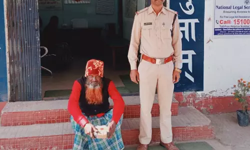 गांजा सप्लाई करने पैदल निकला था बुजुर्ग, दबोचा गया