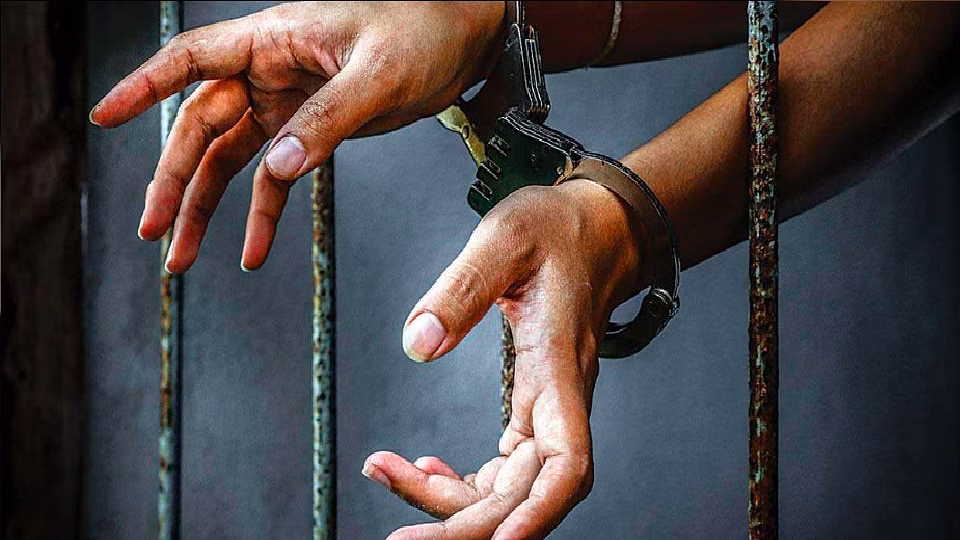 Allahabad: एक मोहल्ले में बच्ची से दुष्कर्म के प्रयास में आरोपी गिरफ्तार Allahabad: एक मोहल्ले में बच्ची से दुष्कर्म के प्रयास में आरोपी गिरफ्तार