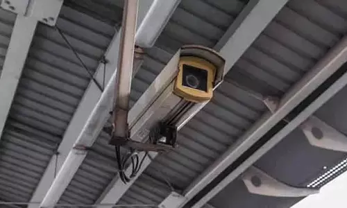 Noida: प्ले स्कूल के वॉशरूम में जासूसी कैमरा मिला, निदेशक गिरफ्तार Noida: प्ले स्कूल के वॉशरूम में जासूसी कैमरा मिला, निदेशक गिरफ्तार