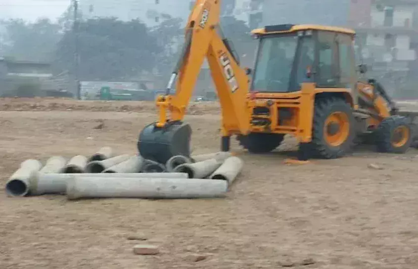 Ghaziabad Development Authority ने अवैध निर्माण के अभियान के लिया 4 नए बुलडोजर खरीदे Ghaziabad Development Authority ने अवैध निर्माण के अभियान के लिया 4 नए बुलडोजर खरीदे