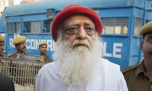 पैरोल मिलते ही महाराष्ट्र पहुंचे आसाराम बापू, वीडियो