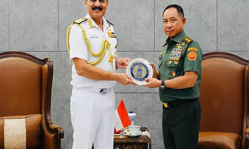 Indian Navy Chief ने नौसेना सहयोग को मजबूत करने के लिए इंडोनेशियाई सशस्त्र बल कमांडर से मुलाकात की