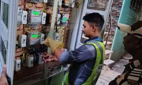 अदाणी इलेक्ट्रिसिटी का बिजली चोरी के खिलाफ सख्त एक्शन, नुकसान में आई कमी अदाणी इलेक्ट्रिसिटी का बिजली चोरी के खिलाफ सख्त एक्शन, नुकसान में आई कमी