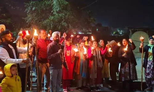 PUNJAB : संगरूर में कंप्यूटर शिक्षकों ने सीएम आवास के पास किया प्रदर्शन PUNJAB : संगरूर में कंप्यूटर शिक्षकों ने सीएम आवास के पास किया प्रदर्शन