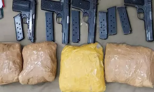 भारतीय सेना और पुलिस ने Kupwara में बरामद किए हथियार और नशीले पदार्थ