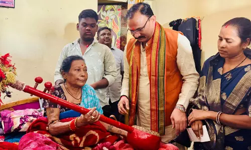 तीजन बाई को विष्णुदेव सरकार ने 5 लाख की आर्थिक सहायता दी तीजन बाई को विष्णुदेव सरकार ने 5 लाख की आर्थिक सहायता दी
