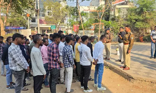 रायपुर में 50 से अधिक चाकूबाजों और हिस्ट्रीशीटरों की परेड, एसपी ने दी समझाईश