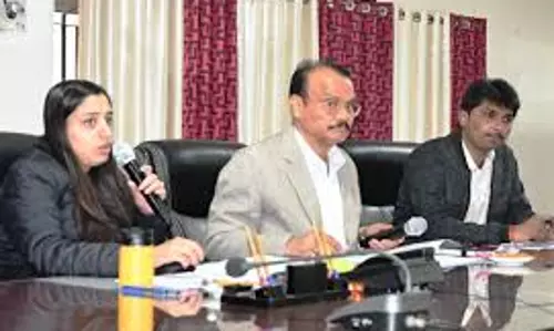 Kota: सुशासन सप्ताह में ‘‘प्रशासन गांवों की ओर’’ अभियान पहला शिविर आज कलेक्ट्रेट परिसर में Kota: सुशासन सप्ताह में ‘‘प्रशासन गांवों की ओर’’ अभियान पहला शिविर आज कलेक्ट्रेट परिसर में