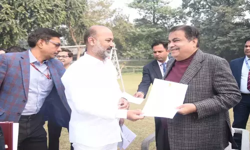 Bandi ने परिवहन बुनियादी ढांचे को बढ़ावा देने के लिए गडकरी से 224 करोड़ मांगे Bandi ने परिवहन बुनियादी ढांचे को बढ़ावा देने के लिए गडकरी से 224 करोड़ मांगे