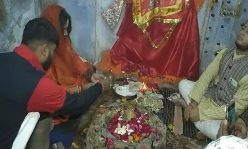 BJP नेता गीता प्रधान ने संभल में पुनः खुले शिव-हनुमान मंदिर में पूजा-अर्चना की
